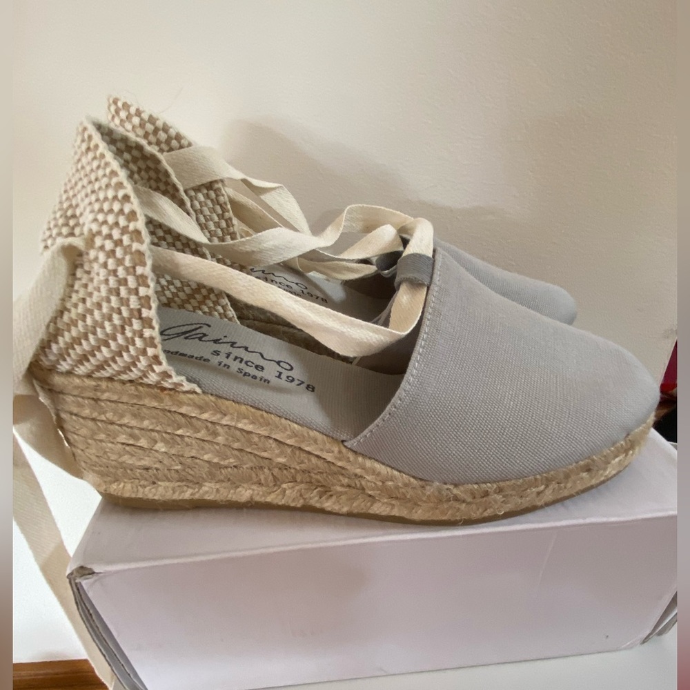 NEW Gaimo Made in Spain, Artisan 
Grey and Cream Espadrille Wedges